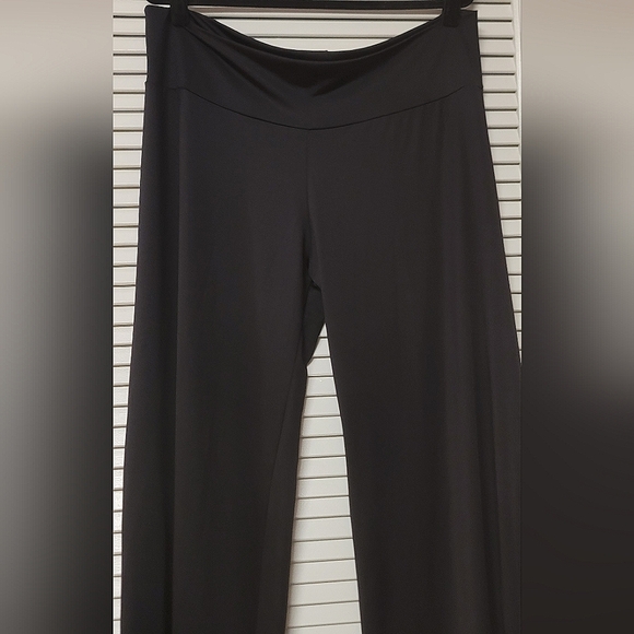 Madam D - (Plus-Size) Black Stretch Flowy Pull-On Pants With Pockets - Picture 4 of 6